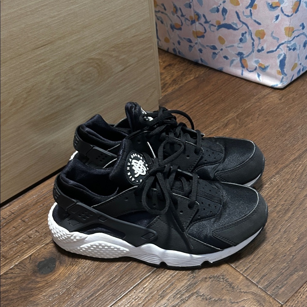 Nike Black and White Air Huarches